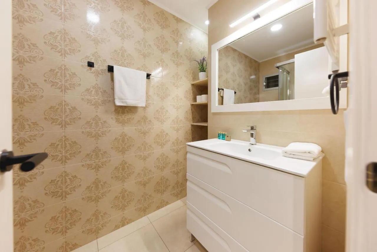 Bravissimo Figuerola, Spacious 3-Bedroom Apartment ジローナ