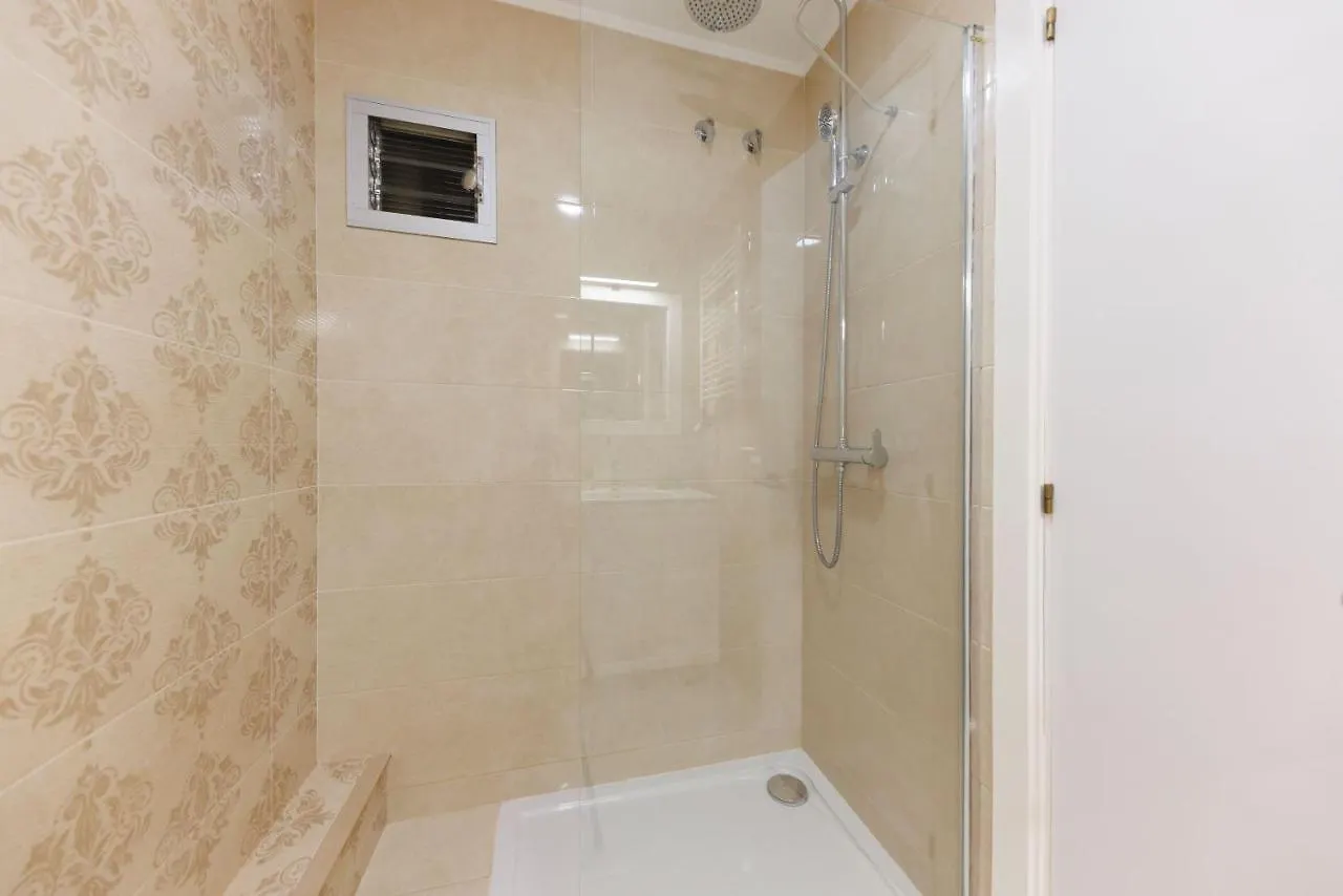 Bravissimo Figuerola, Spacious 3-Bedroom Apartment ジローナ