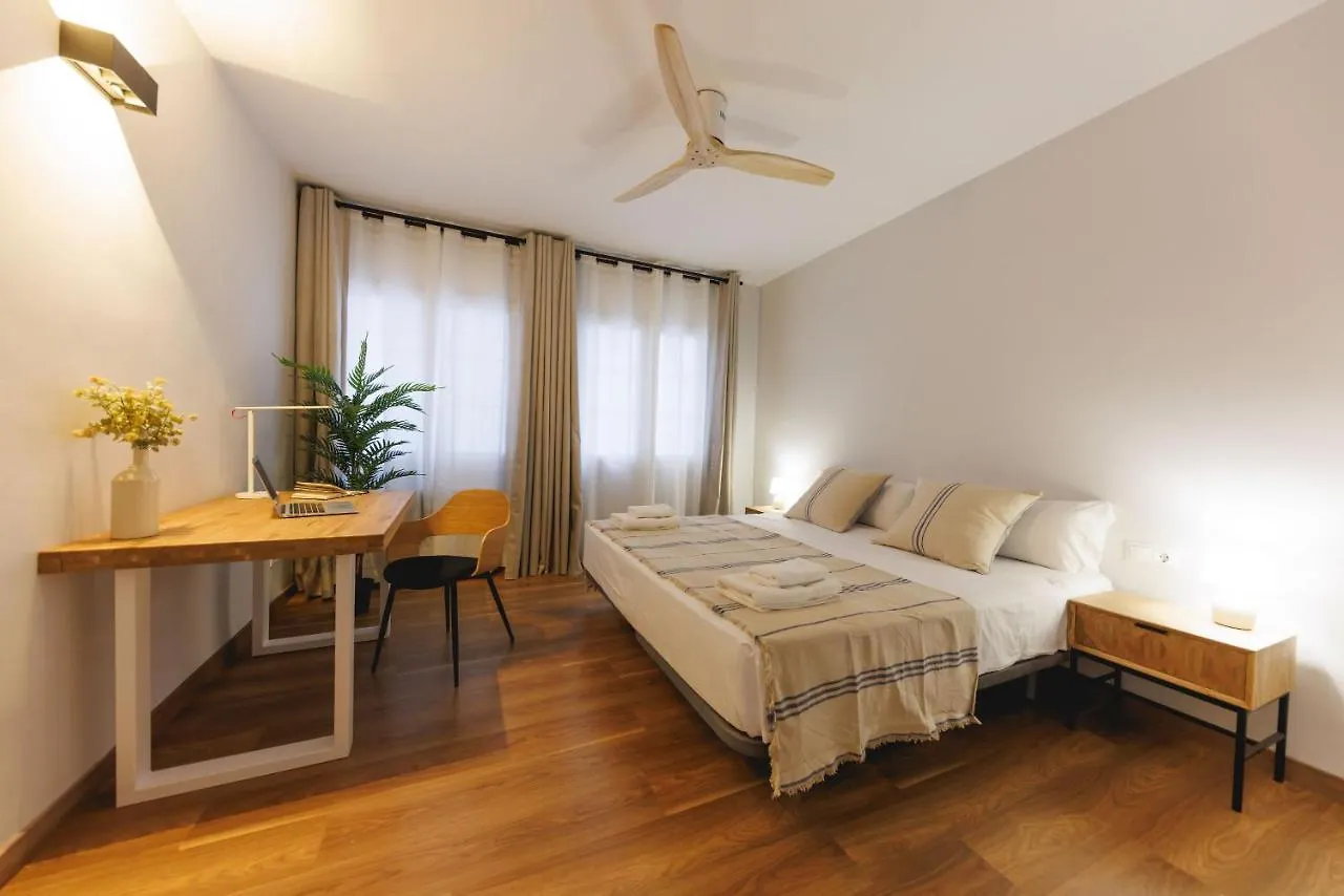 Bravissimo Figuerola, Spacious 3-Bedroom Apartment ジローナ