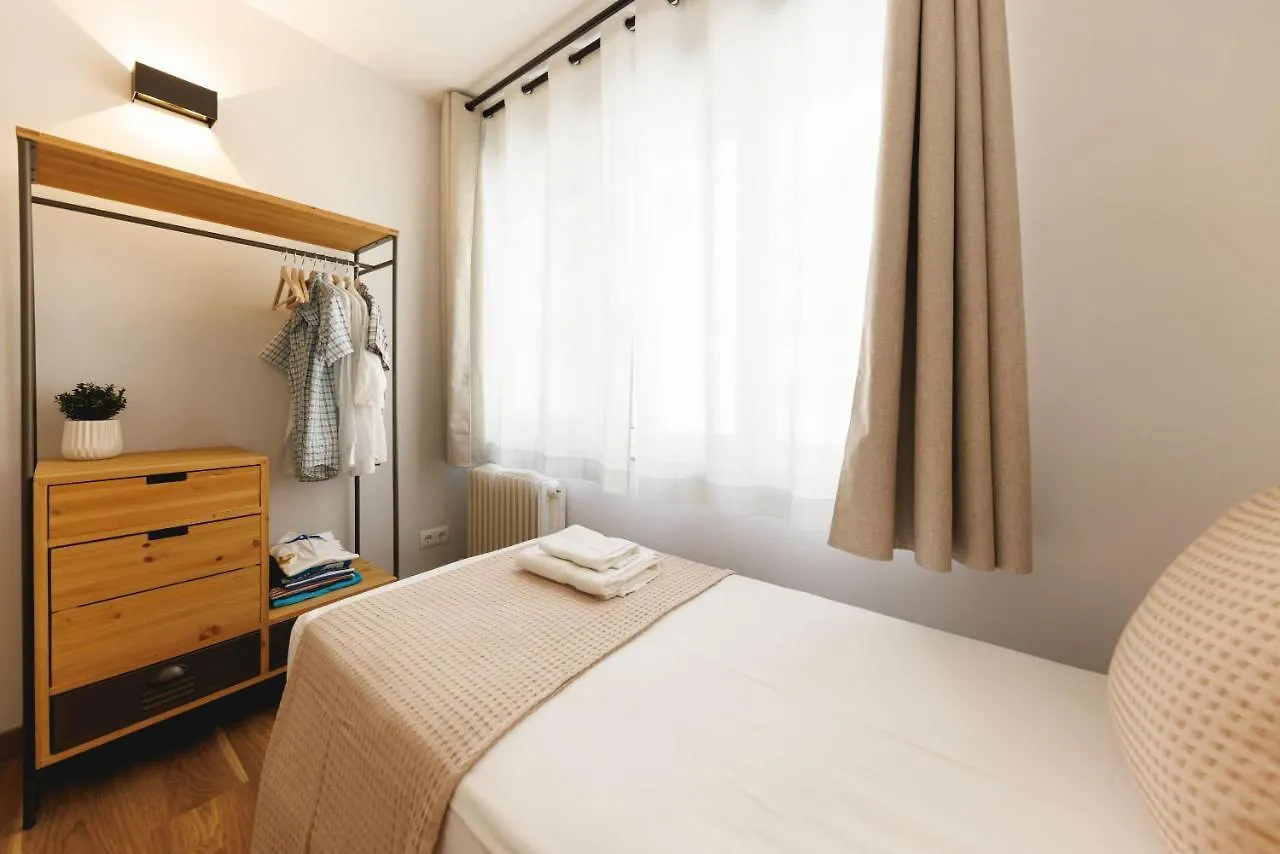 Bravissimo Figuerola, Spacious 3-Bedroom Apartment Girona Spain