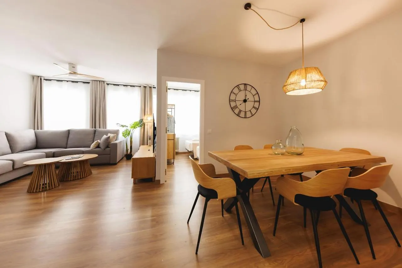 Bravissimo Figuerola, Spacious 3-Bedroom Apartment Girona