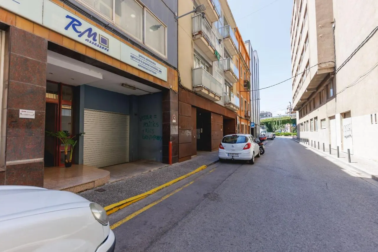 Bravissimo Figuerola, Spacious 3-Bedroom Apartment Girona 0*,  Spain