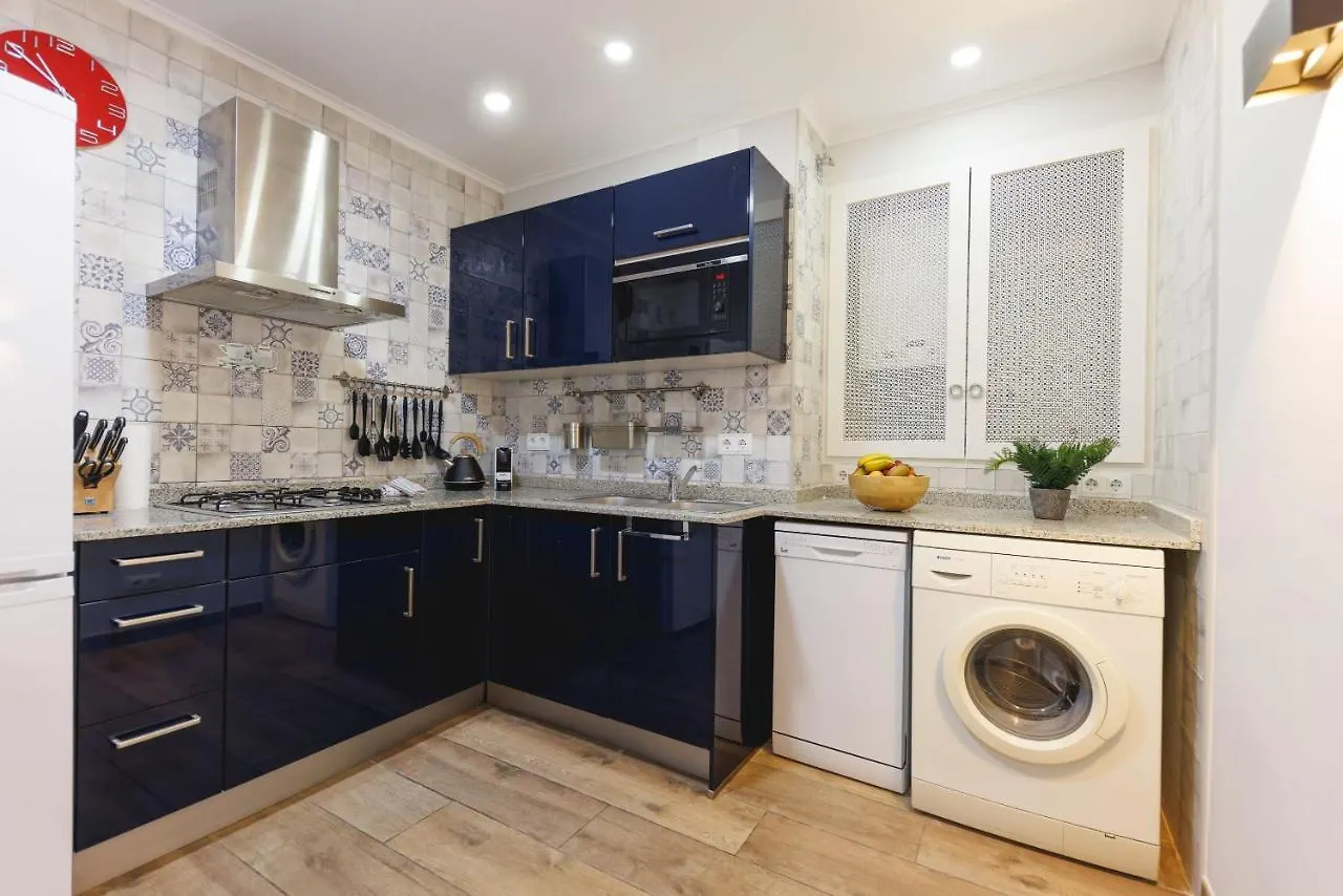 Bravissimo Figuerola, Spacious 3-Bedroom Apartment Girona 0*,